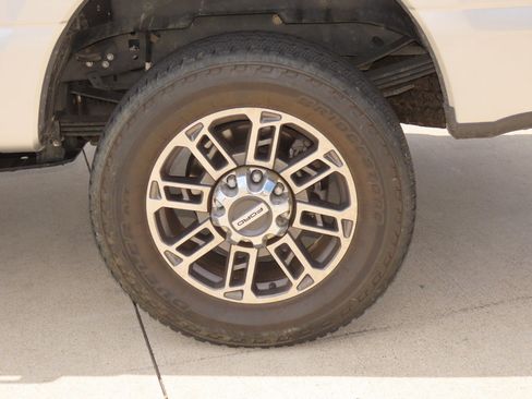 Certified 2024 Ford F250 Limited w/ FX4 Off-Road Package AWD/4WD image 15