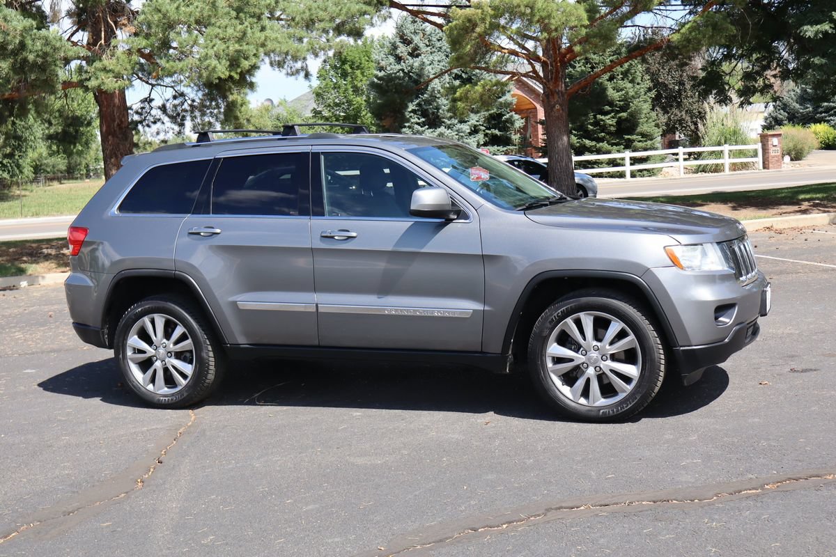 Used 2012 Jeep Grand Cherokee Laredo AWD/4WD image 2
