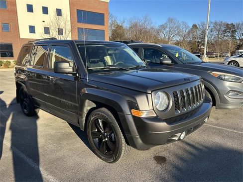 Used 2015 Jeep Patriot Sport w/ Power Value Group image 3