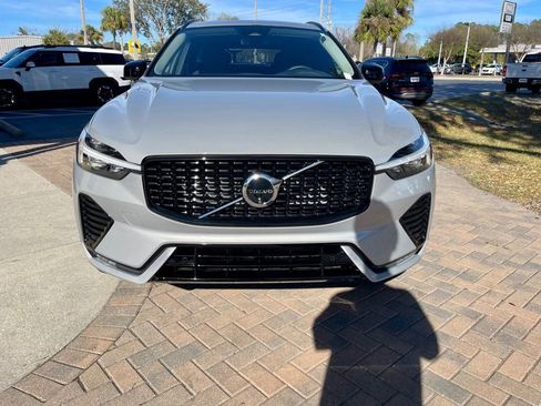 Used 2025 Volvo XC60 B5 Plus image 9