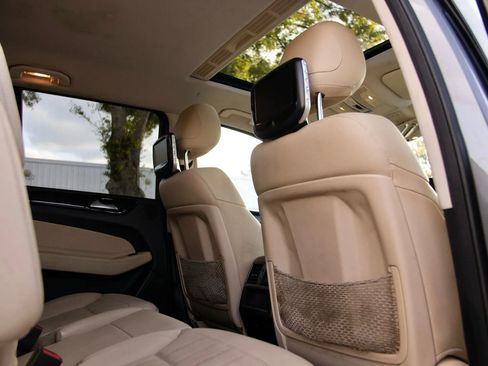 Used 2017 Mercedes-Benz GLS 450 4MATIC image 37