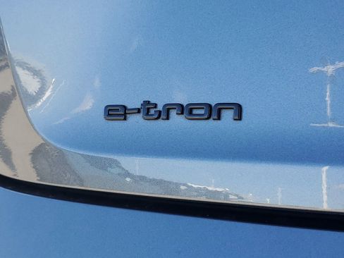 Used 2023 Audi e-tron Premium Plus w/ Premium Plus Package AWD/4WD image 6