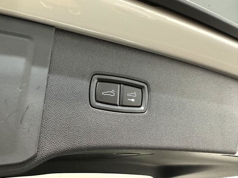 Certified 2025 Porsche Cayenne Turbo AWD/4WD image 40
