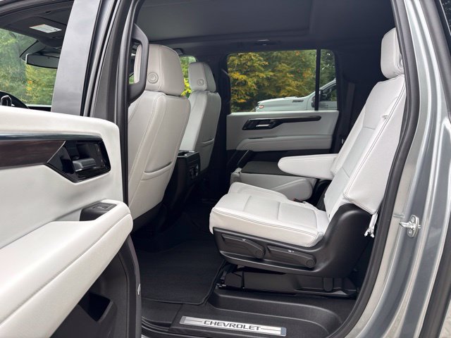 Used 2026 Chevrolet Suburban Premier w/ Sun And Tow Package AWD/4WD image 13