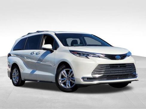 Used 2022 Toyota Sienna Platinum image 25