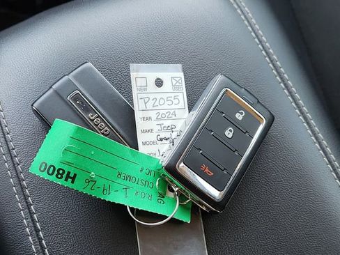Certified 2024 Jeep Grand Cherokee L Laredo image 33