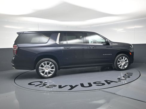 Used 2023 Chevrolet Suburban High Country w/ Premium Package 2 AWD/4WD image 10