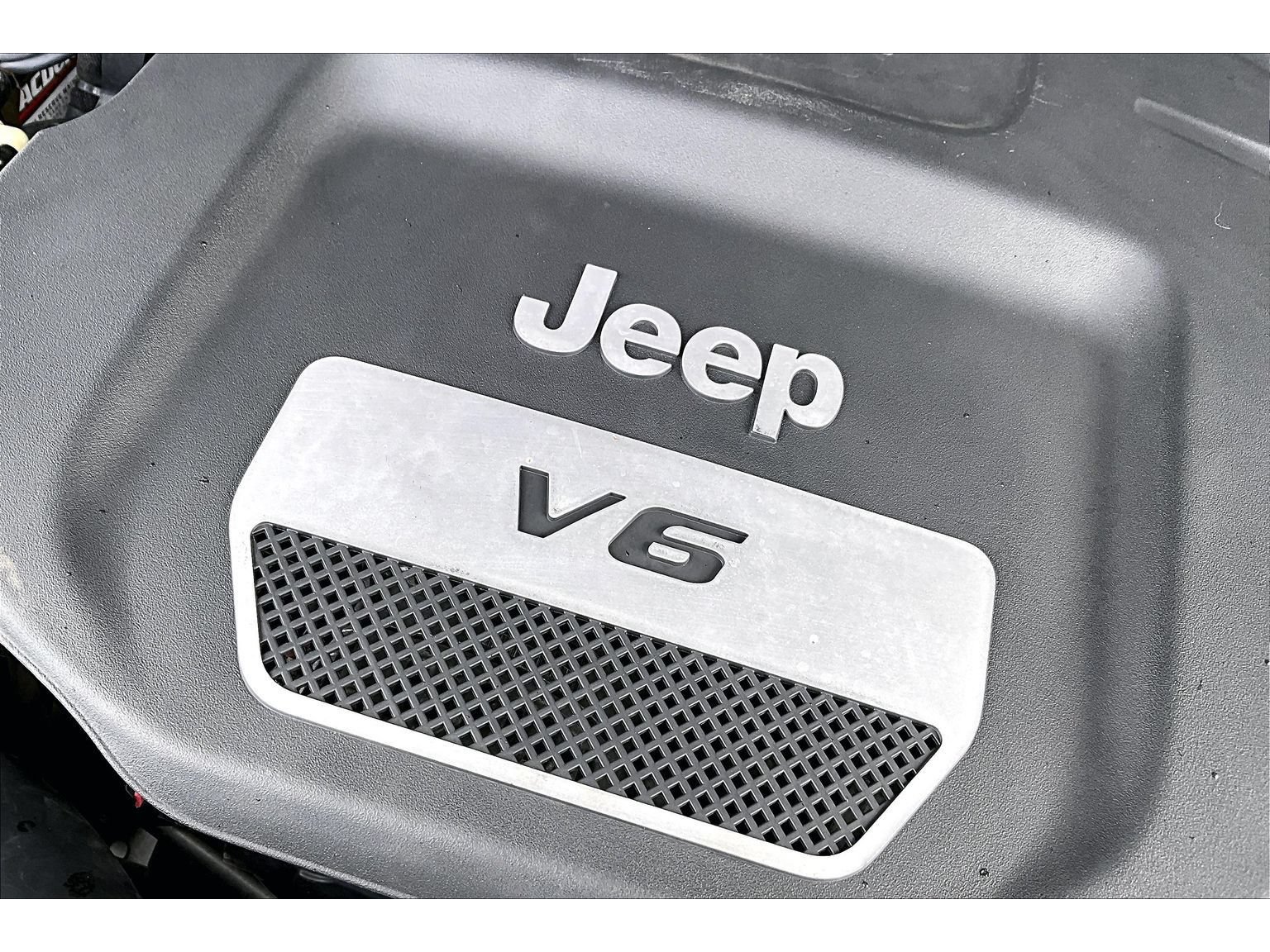 Used 2016 Jeep Wrangler Unlimited Sahara w/ Connectivity Group AWD/4WD image 30