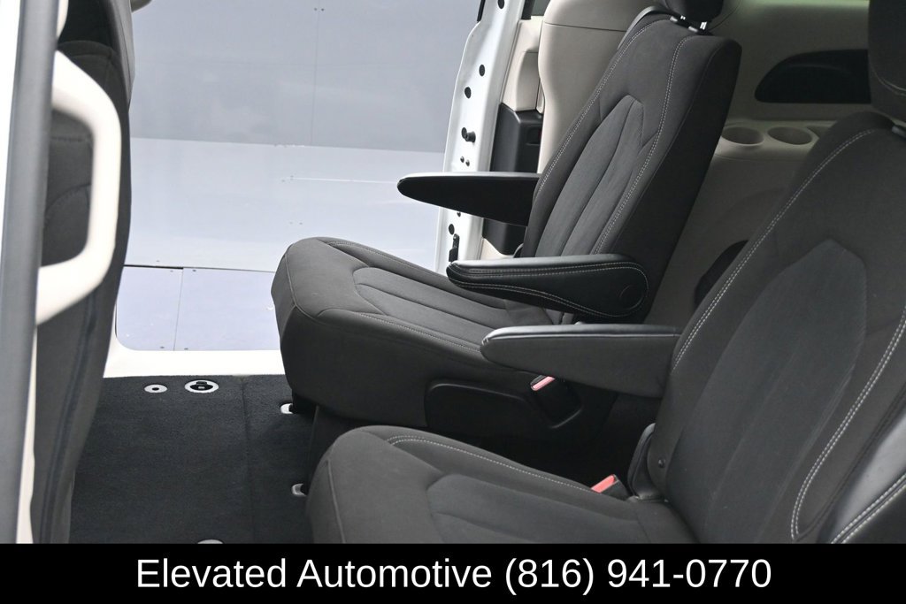 Used 2023 Chrysler Voyager LX FWD image 18