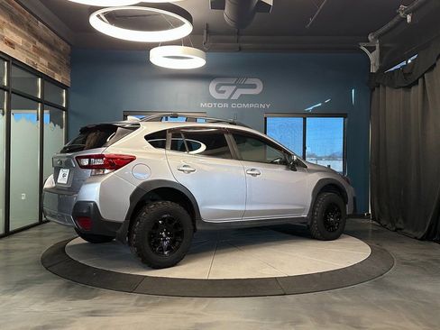 Used 2020 Subaru Crosstrek 2.0i Limited w/ Moonroof Package w/Navigation AWD/4WD image 3