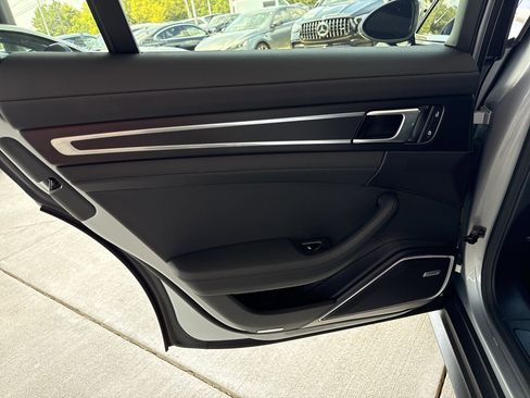 Used 2023 Porsche Panamera Platinum Edition image 28