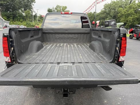 Used 2014 GMC Sierra 2500 Denali w/ Suspension Package, Off-Road AWD/4WD image 23