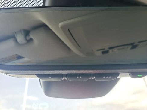 Used 2022 Toyota Highlander XLE AWD/4WD image 22