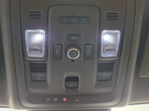 Certified 2021 Cadillac Escalade Sport AWD/4WD image 18