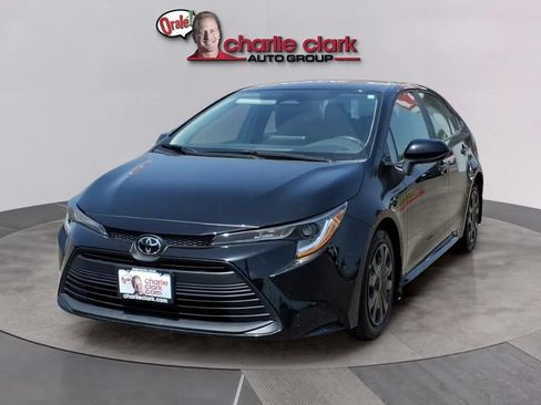Used 2025 Toyota Corolla LE FWD image 1