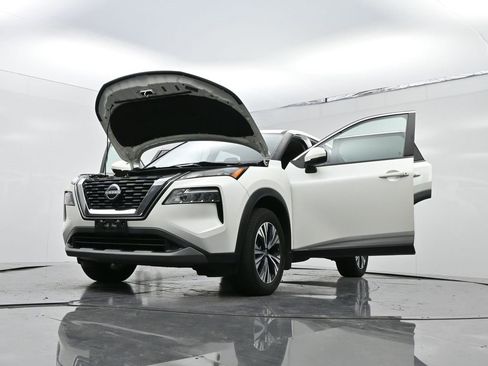 Used 2022 Nissan Rogue SV image 29