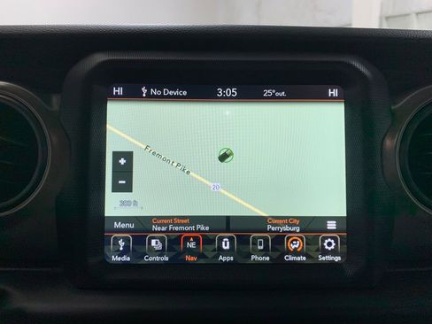 Used 2023 Jeep Wrangler Willys image 6