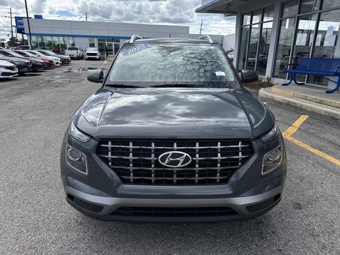 Used 2025 Hyundai Venue SEL FWD image 2