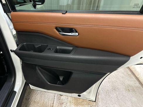 Certified 2024 Nissan Pathfinder Platinum image 30