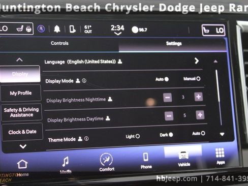 Used 2023 Chrysler Pacifica Touring-L image 22