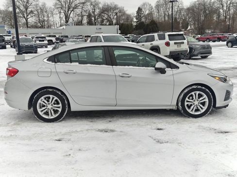 Used 2019 Chevrolet Cruze LT w/ Convenience Package image 4