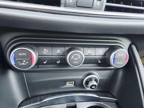 Used 2024 Alfa Romeo Stelvio Sprint image 30