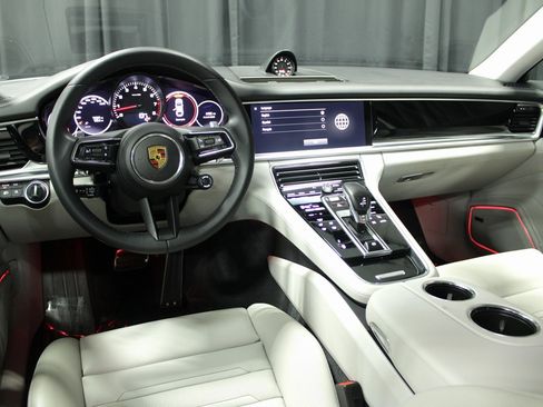 Certified 2022 Porsche Panamera 4S image 4