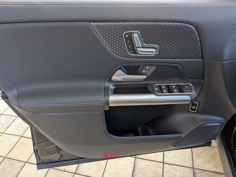 Used 2025 Mercedes-Benz GLA 250 image 14