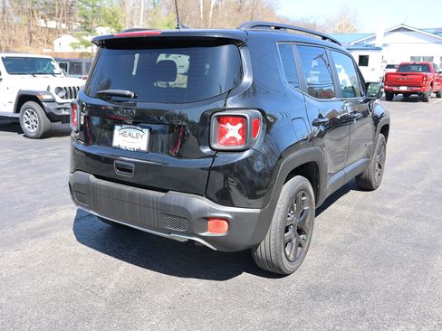 Used 2022 Jeep Renegade Altitude image 7