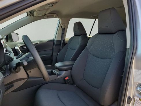 Used 2025 Toyota RAV4 XLE AWD/4WD image 11