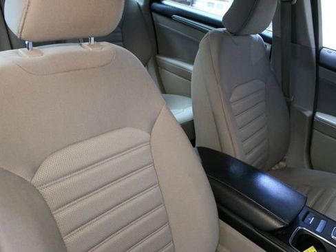 Used 2018 Ford Fusion SE FWD image 10