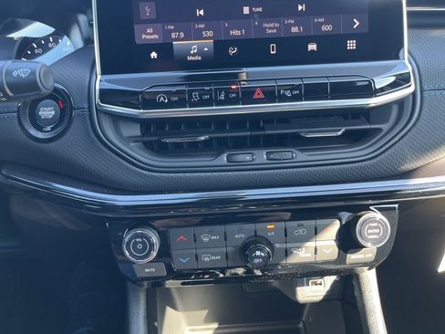 New 2026 Jeep Compass Limited image 24