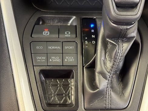 Used 2024 Toyota RAV4 LE image 33