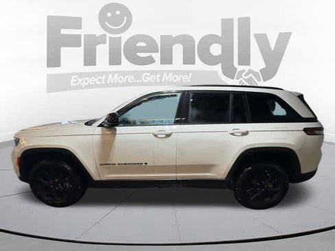 New 2025 Jeep Grand Cherokee Altitude image 8