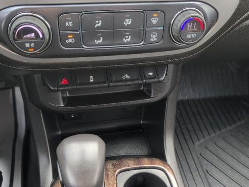 Used 2022 GMC Canyon Elevation image 31