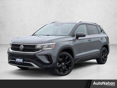 Used 2023 Volkswagen Taos SE w/ Panoramic Sunroof Package