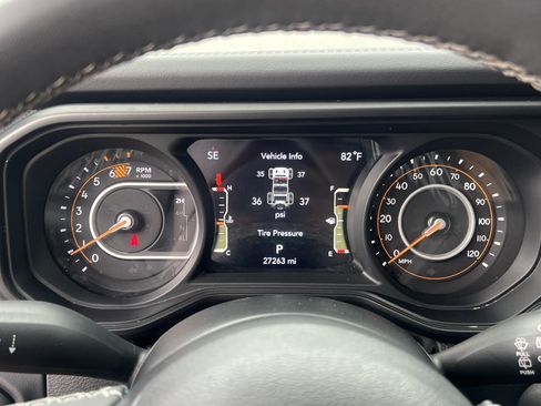 Used 2025 Jeep Wrangler Unlimited Rubicon w/ Convenience Group AWD/4WD image 32