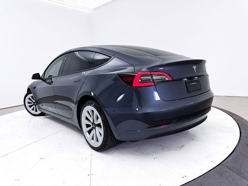 Used 2023 Tesla Model 3 Standard Range image 2