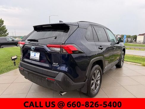 Used 2022 Toyota RAV4 XLE Premium AWD/4WD image 9