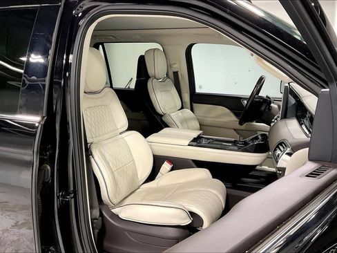 Used 2024 Lincoln Navigator Black Label AWD/4WD image 9