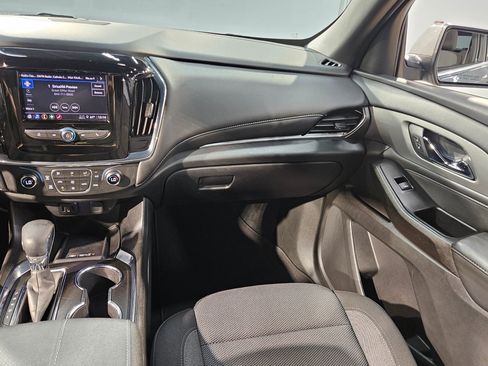 Used 2023 Chevrolet Traverse LT FWD image 11