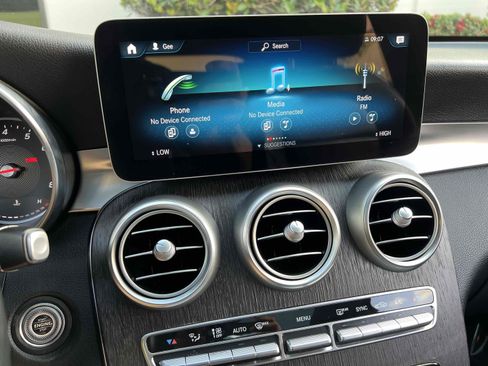 Used 2020 Mercedes-Benz GLC 300 4MATIC w/ Premium Package image 8