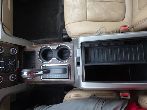 Used 2014 Ford F150 Lariat w/ Lariat Chrome Package image 21