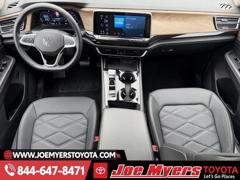 Used 2025 Volkswagen Atlas SE image 12