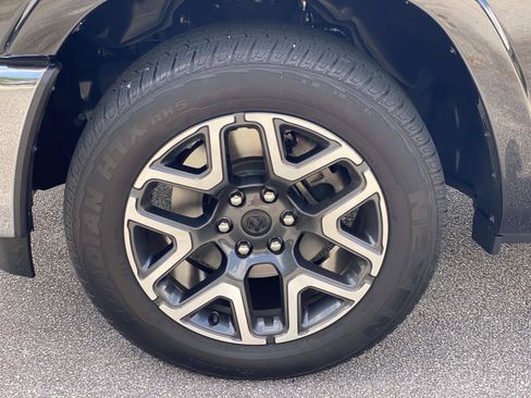 Used 2025 RAM 1500 Laramie AWD/4WD image 12