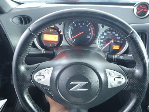 Used 2017 Nissan 370Z Coupe RWD image 18