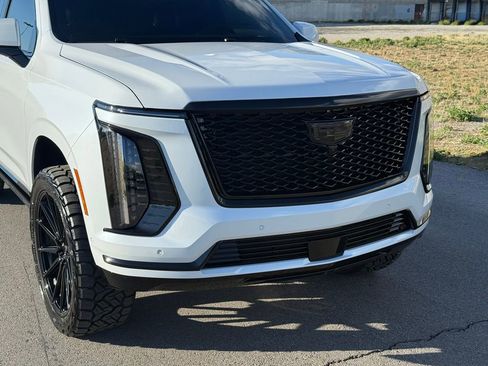 Used 2026 Cadillac Escalade Platinum Sport w/ LPO, ONYX Package image 5