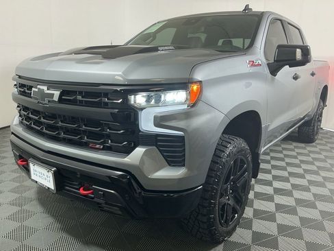 Used 2024 Chevrolet Silverado 1500 LT Trail Boss w/ Convenience Package II image 2