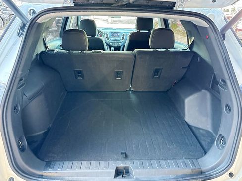 Used 2022 Chevrolet Equinox LT w/ Driver Convenience Package image 27