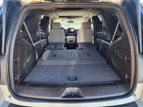 Used 2024 Chevrolet Tahoe LT w/ LT Signature Package image 16